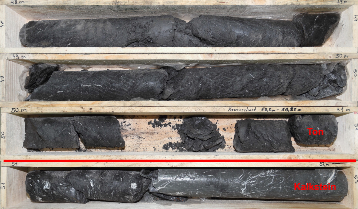 Bohrkernkisten mit Gesteinen von 48 bis 52 Meter
