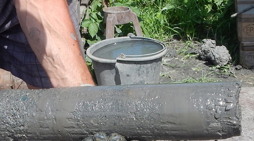 Foto: Bohrkern des quartär-zeitlichen, tonigen Seesedimentes aus der Senke von Mosebeck