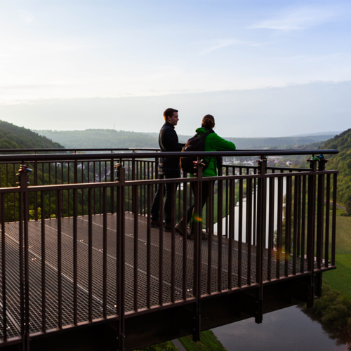 externer Link: Stadt Beverungen | Weser-Skywalk - Schweben über Fels und Wasser